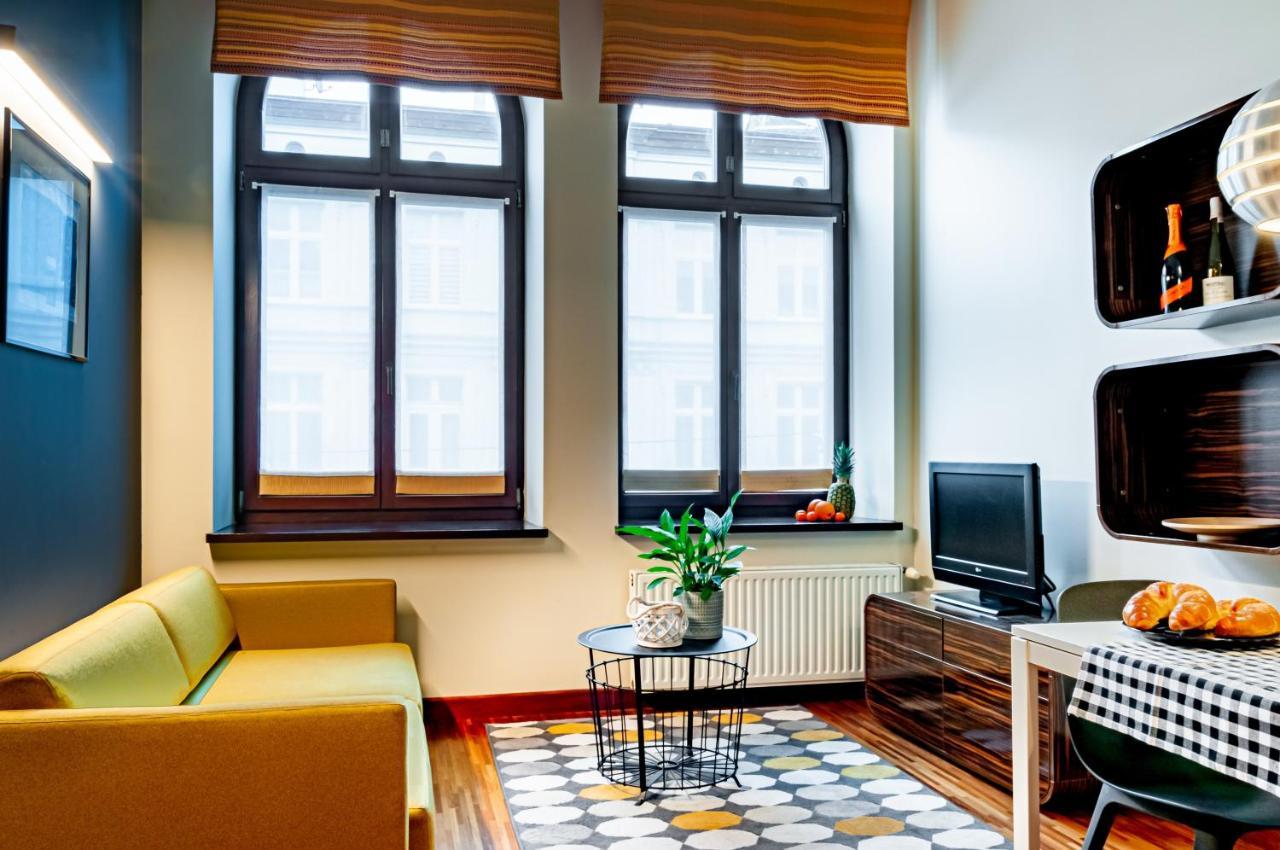 Home & Travel Łódź Extérieur photo