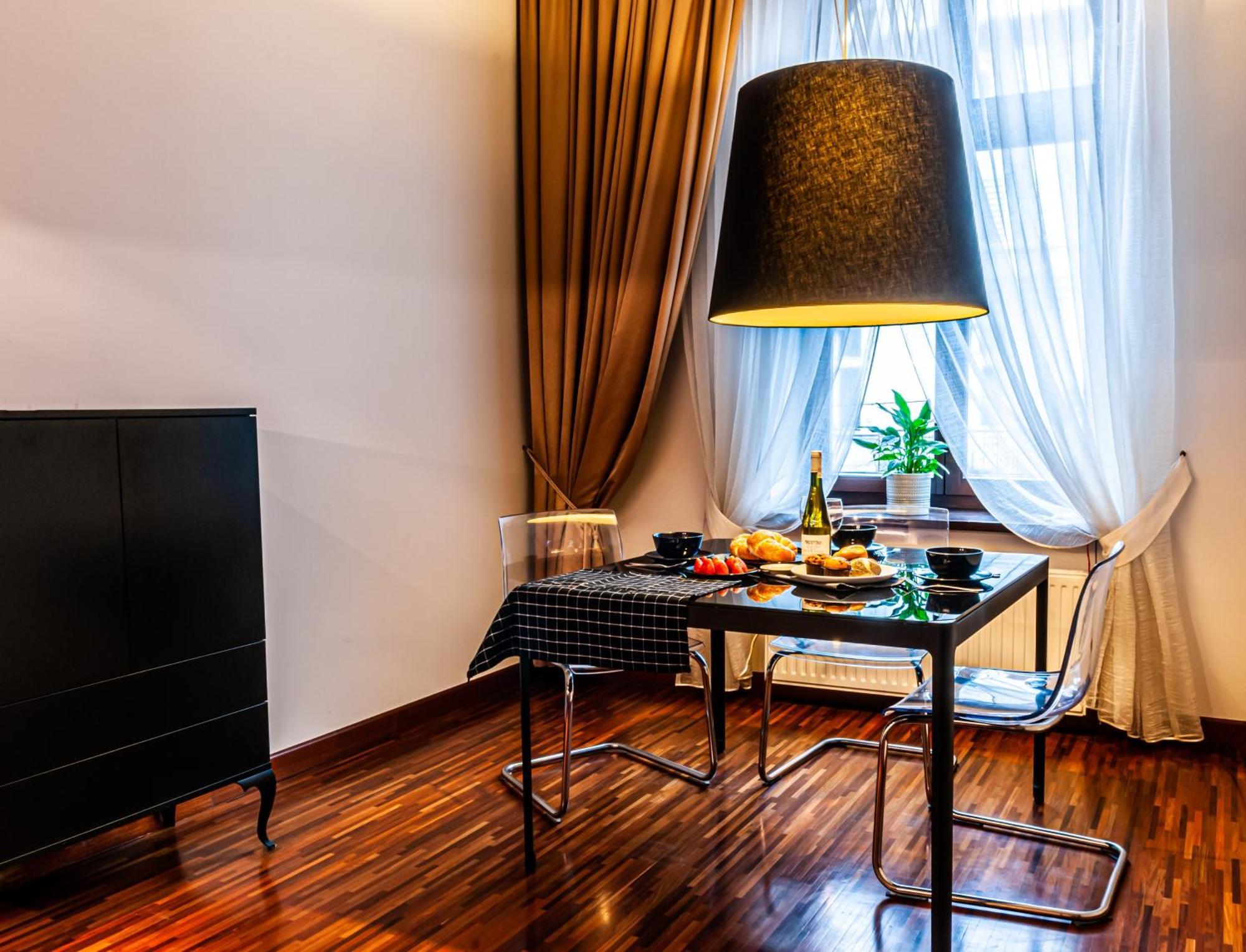 Home & Travel Łódź Extérieur photo