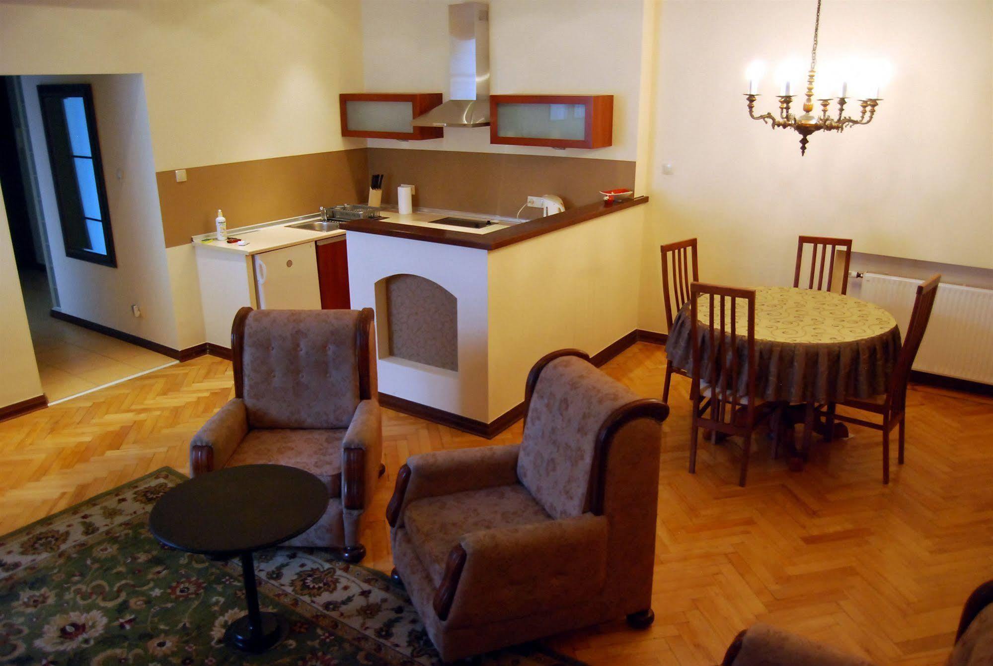 Home & Travel Łódź Extérieur photo