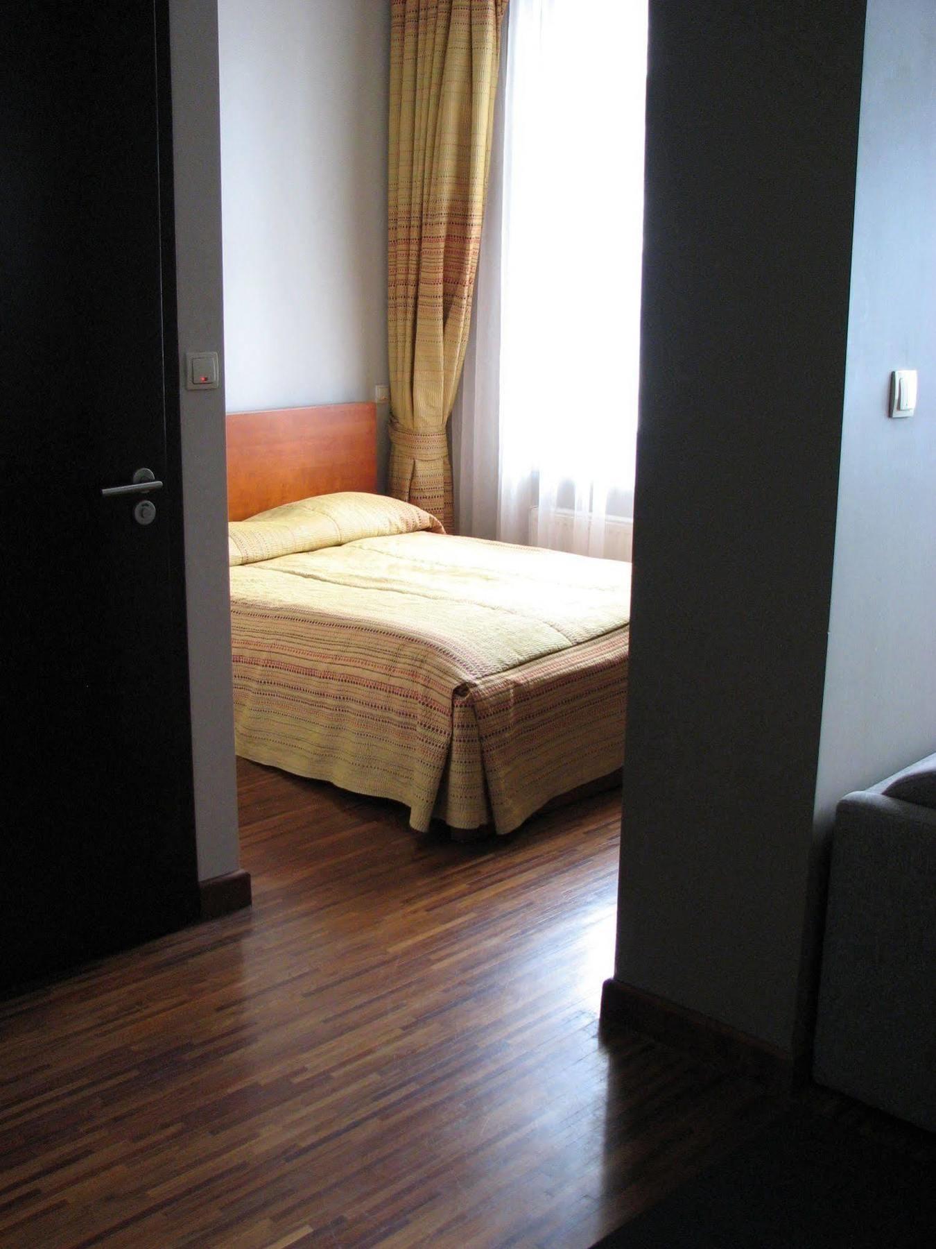 Home & Travel Łódź Extérieur photo